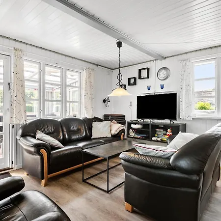 4 Bedroom Gorgeous In Nyaraló Hemmet